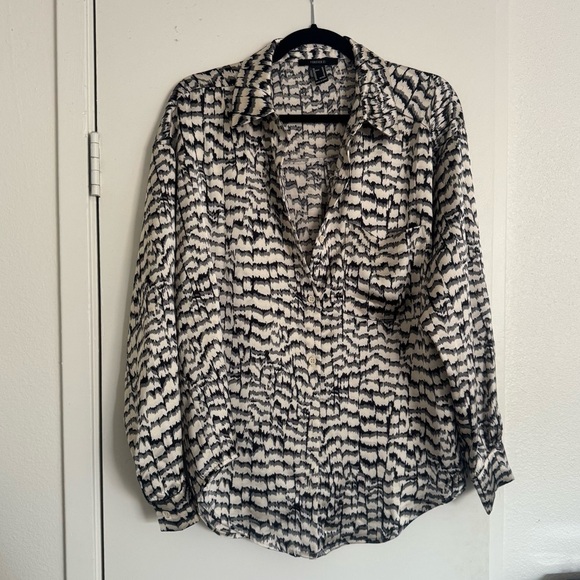 Forever 21 Tops - Forever 21 Silky Long Sleeve Button Up Blouse | Abstract Black & White Print | M